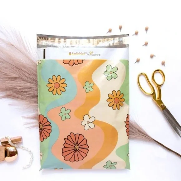 LAST SET! 20 Retro Floral poly bags- 10 x 13 inch - Picture 2 of 3